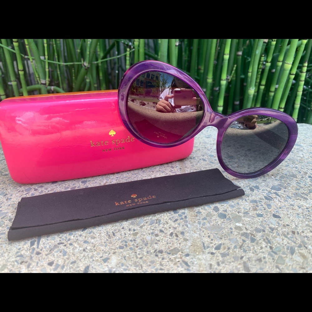Kate Spade sunglasses, case, and cleaning cloth